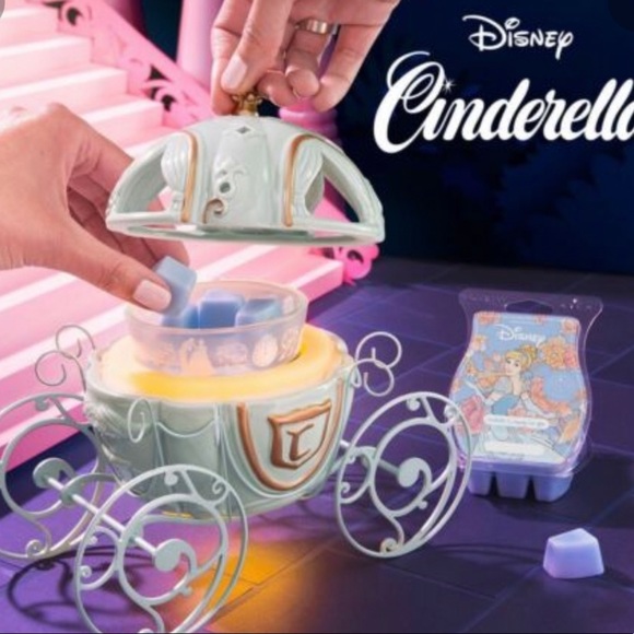 Scentsy CINDERELLA CARRIAGE WARMER WITH WAX - Picture 2 of 3